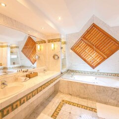 Отель Mercure Grand Jebel Hafeet Al Ain Hotel ОАЭ, Эль-Айн - отзывы, цены и фото номеров - забронировать отель Mercure Grand Jebel Hafeet Al Ain Hotel онлайн ванная фото 2