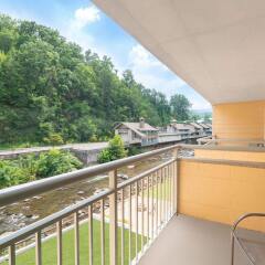Отель Days Inn by Wyndham Gatlinburg On The River балкон
