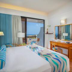 Отель Cavo Maris Beach комната для гостей