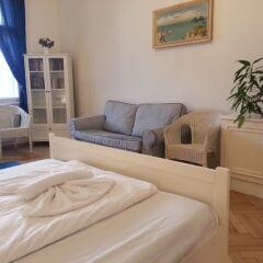 Апартаменты Old Town Square Apartments комната для гостей фото 2
