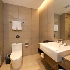 Отель Home Inn Plus (Xi'an Yongxingfang Chaoyangmen Metro Station) Китай, Сиань - отзывы, цены и фото номеров - забронировать отель Home Inn Plus (Xi'an Yongxingfang Chaoyangmen Metro Station) онлайн комната для гостей