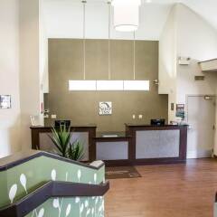 Отель Sleep Inn Midway Airport Bedford Park в номере