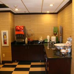 Отель Hampton Inn Newark Airport США, Элизабет - отзывы, цены и фото номеров - забронировать отель Hampton Inn Newark Airport онлайн банкомат