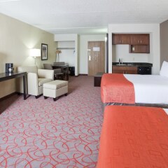 Отель Holiday Inn Express & Suites Bloomington - Mpls Arpt Area West Блумингтон с домашними животными