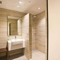 Отель Ambassador Transit Lounge Singapore T2 Сингапур ванная