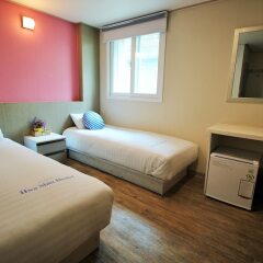 Dongdaemun Hwasin Hostel сейф в номере