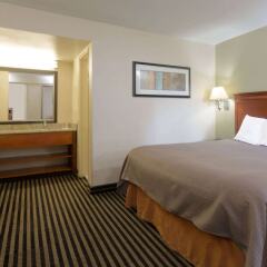 Отель Howard Johnson by Wyndham Washington DC комната для гостей