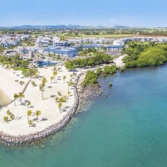 Отель Radisson Blu Azuri Resort & Spa пляж