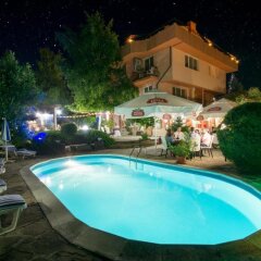 Отель Guest House La Casa Болгария, Генерал-Кантраджиево - отзывы, цены и фото номеров - забронировать отель Guest House La Casa онлайн бассейн
