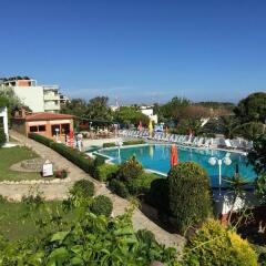 Dolunay Apartments Турция, Алтинкум - отзывы, цены и фото номеров - забронировать отель Dolunay Apartments онлайн бассейн фото 3