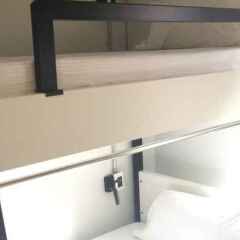 Bed@town Hostel Бангкок сейф в номере