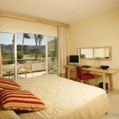 Отель Blau Privilege Porto Petro Beach Resort & Spa комната для гостей фото 5