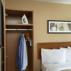 Отель Comfort Inn Brossard комната для гостей фото 4