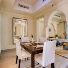 Апартаменты Secluded Apartment in the Heart of Downtown Дубай комната для гостей фото 2