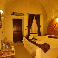 Отель Sakli Cave House Аванос сейф в номере