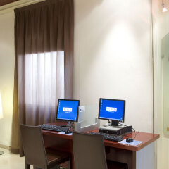 Отель H10 Catalunya Plaza Boutique Hotel Испания, Барселона - 10 отзывов об отеле, цены и фото номеров - забронировать отель H10 Catalunya Plaza Boutique Hotel онлайн интерьер отеля фото 2