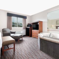 Отель Baymont Inn & Suites Columbus/Rickenbacker Колумбус комната для гостей фото 3