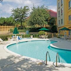 Отель La Quinta Inn & Suites Dallas North Central бассейн фото 3