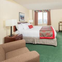 Отель Ramada Plaza & Conf Center by Wyndham Calgary Airport Канада, Калгари - отзывы, цены и фото номеров - забронировать отель Ramada Plaza & Conf Center by Wyndham Calgary Airport онлайн с домашними животными