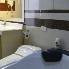 Отель Hai Au Mui Ne Beach Resort & Spa Фантхьет ванная