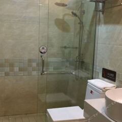 Отель 7 Days Premium (Chongqing Fuling Binjiang Avenue) Китай, Фулинь - отзывы, цены и фото номеров - забронировать отель 7 Days Premium (Chongqing Fuling Binjiang Avenue) онлайн ванная