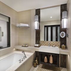Отель Al Manara, a Luxury Collection Hotel, Saraya Aqaba Иордания, Акаба - 1 отзыв об отеле, цены и фото номеров - забронировать отель Al Manara, a Luxury Collection Hotel, Saraya Aqaba онлайн ванная фото 2