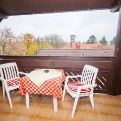 Отель Korona Pension And Restaurant Хевиз балкон