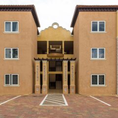 Апартаменты The US Embassy Luxury Apartment парковка