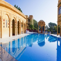 Hotel Rang Mahal бассейн