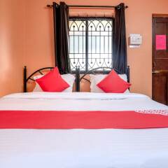 Отель OYO 37259 Deodita's Guest House Гоа сейф в номере