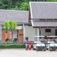 Отель Tinidee Golf Resort at Phuket парковка