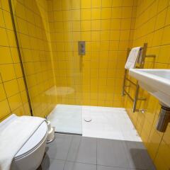 Отель 2 Bedroom Home Near Peckham High Street ванная