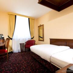 Kings Hotel First Class комната для гостей