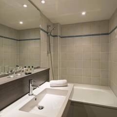 Отель Hôtel Paris Louis Blanc - Paris 10 ванная