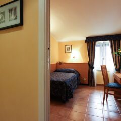 Отель Casa Di Santa Francesca Romana a Ponte Rotto сейф в номере