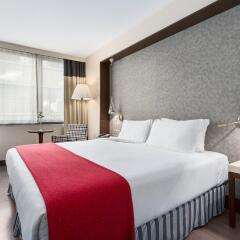 Отель NH Brussels City Centre Бельгия, Брюссель - 2 отзыва об отеле, цены и фото номеров - забронировать отель NH Brussels City Centre онлайн комната для гостей фото 4