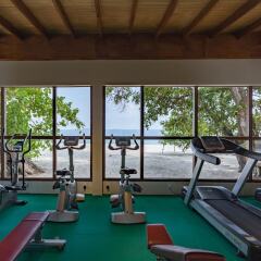 Отель Malahini Kuda Bandos Resort фитнесс-зал фото 3