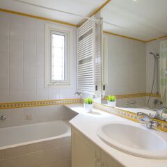 Отель Alia Seafront Suite Кипр, Протарас - отзывы, цены и фото номеров - забронировать отель Alia Seafront Suite онлайн ванная фото 2