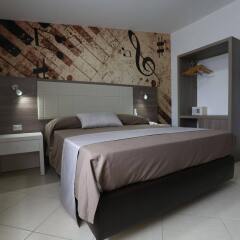 Отель Medea Resort Беллона сейф в номере