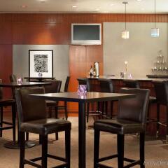 Отель Delta Hotels by Marriott Vancouver Downtown Suites Канада, Ванкувер - отзывы, цены и фото номеров - забронировать отель Delta Hotels by Marriott Vancouver Downtown Suites онлайн гостиничный бар
