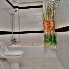 Отель Trekkers Inn Непал, Покхара - отзывы, цены и фото номеров - забронировать отель Trekkers Inn онлайн ванная фото 2