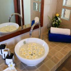 Отель Baan Kantiang See Panorama Villa Resort Ланта ванная