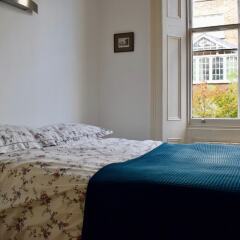 Отель 1 Bedroom Townhouse Apartment in Notting Hill Великобритания, Лондон - отзывы, цены и фото номеров - забронировать отель 1 Bedroom Townhouse Apartment in Notting Hill онлайн комната для гостей фото 2