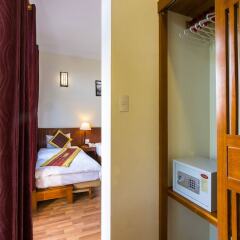 Отель Riverside Oasis Villa сейф в номере