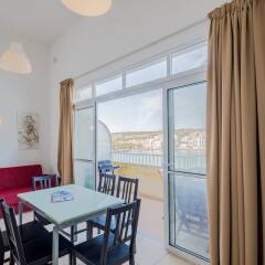 Апартаменты Blue Harbour 4 Seafront apartment балкон
