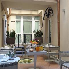 Отель Trevi Palace Luxury Inn гостиничный бар