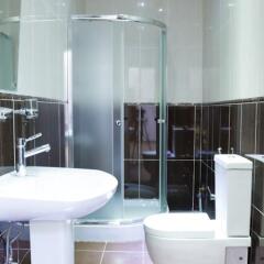 Отель Cinema Boutique Hotel Азербайджан, Гянджа - отзывы, цены и фото номеров - забронировать отель Cinema Boutique Hotel онлайн ванная