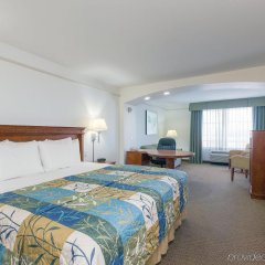La Quinta Inn & Suites by Wyndham Santa Clarita - Valencia in Stevenson Ranch, United States of America from 188$, photos, reviews - zenhotels.com guestroom