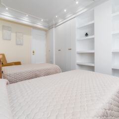 Отель Travel Habitat San Vicente сейф в номере