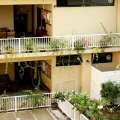 Отель Feung Nakorn Balcony Rooms and Cafe парковка